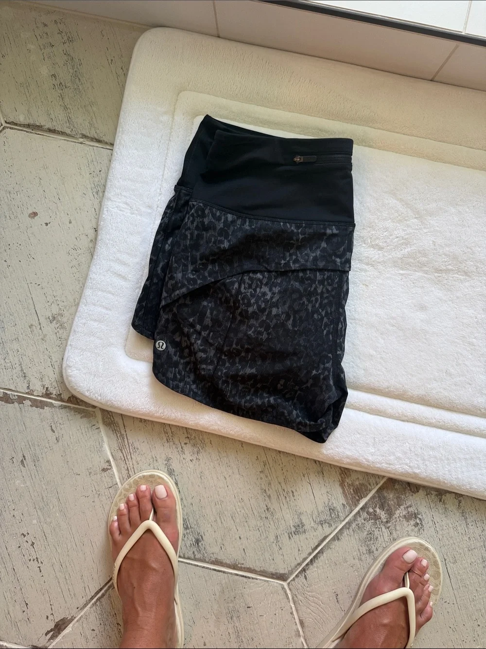 lululemon athletica Black Leopard-Print Athletic Shorts high waste 4”